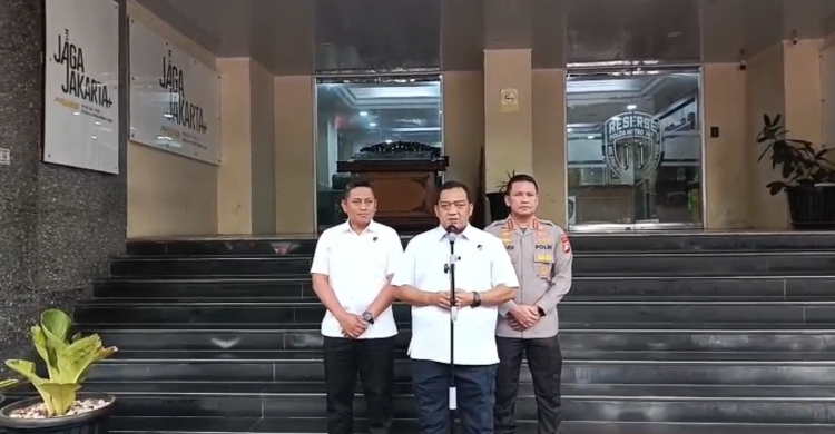ijazah palsu jokowi - ilustrasi berita Kasus Tudingan Ijazah Palsu Jokowi: Roy Suryo dan dr. Tifa Dilimpahkan ke…