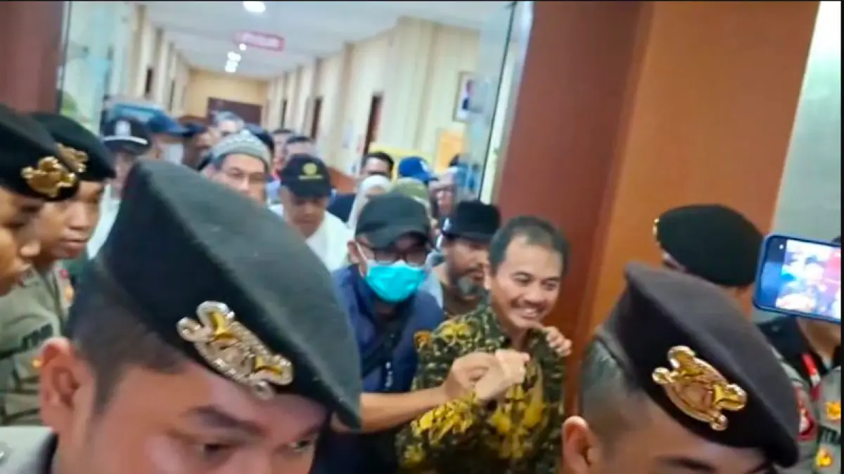 roy suryo dan tifa - ilustrasi berita Roy Suryo dan Tifa Diboyong ke Polda Metro Jaya Usai Keluar dari RS Polri Kramat…