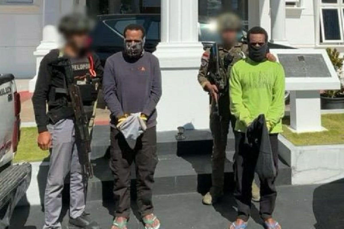 anggota kkb - ilustrasi berita Dua Anggota KKB Tersangka Pembunuhan dan Penembakan Diserahkan ke Jaksa