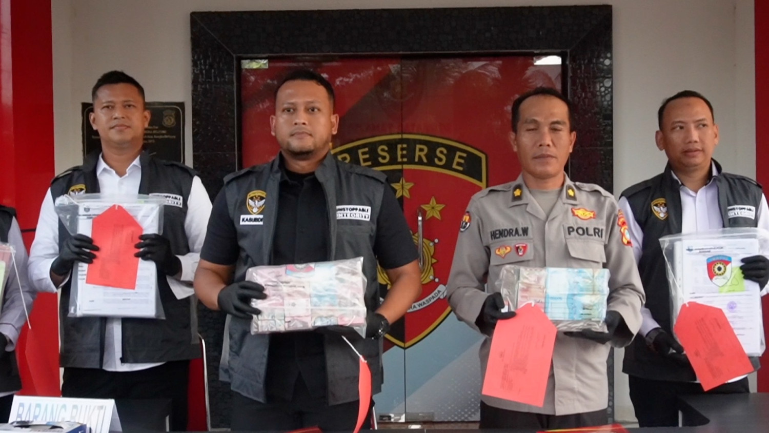 polda babel tahan - ilustrasi berita Polda Babel tahan tiga tersangka kasus korupsi alat kedokteran di RSUD Soekarno